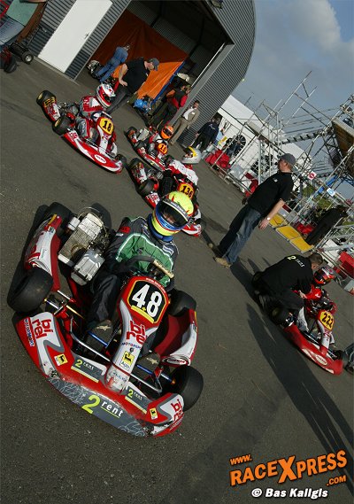 De karters ready to go